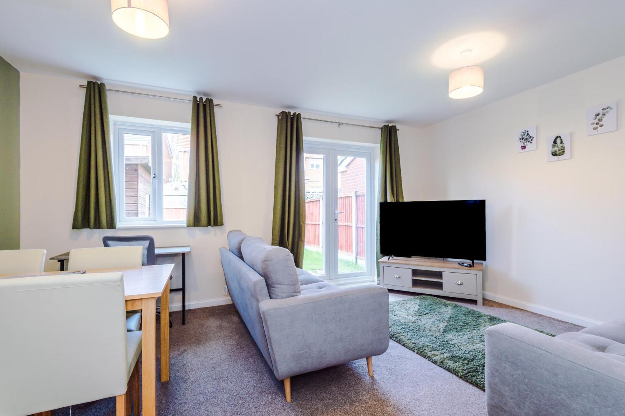 Modern Semi Detached In A Quiet Location, Driveway Parking Villa Ewloe Exterior photo